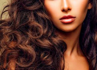 Cum ne coafăm singure – simplu, rapid și elegant