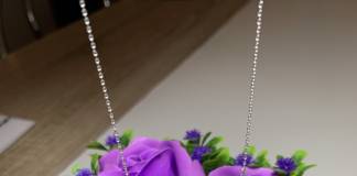 Alexandra, o tânără creatoare de bijuterii personalizate din argint și cristale swarovski