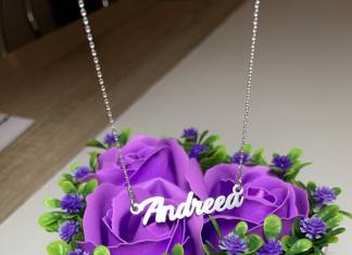 Alexandra, o tânără creatoare de bijuterii personalizate din argint și cristale swarovski