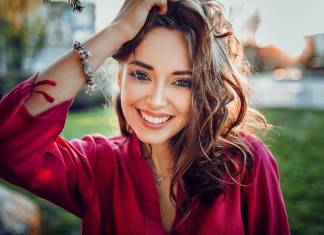 Iată 3 moduri prin care bijuteriile potrivite aduc plus valoare ținutei tale