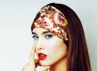 Eșarfa în păr și cum o purtăm anul acesta. Inspiră-te din galerie